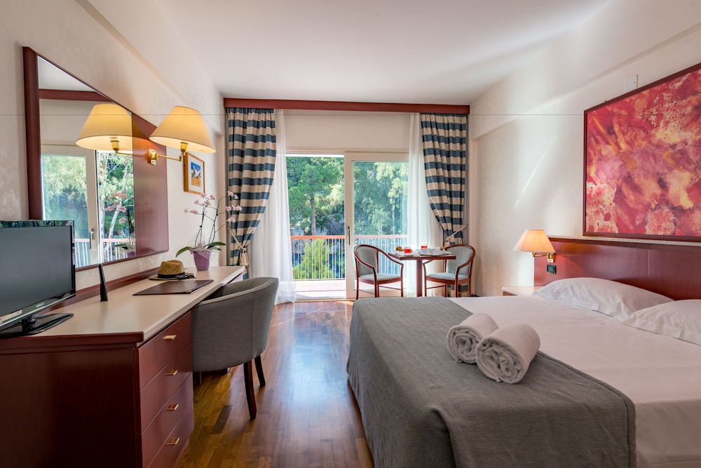 Splendid Hotel La Torre — Hotel rooms in Palermo, Sicily