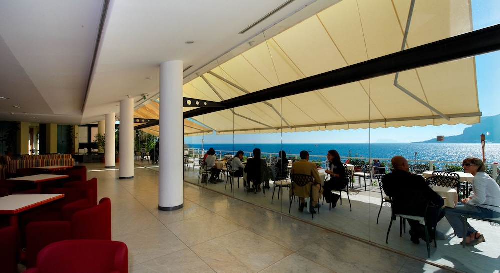 Splendid Hotel La Torre — Restaurant & bars in Palermo, Sicily