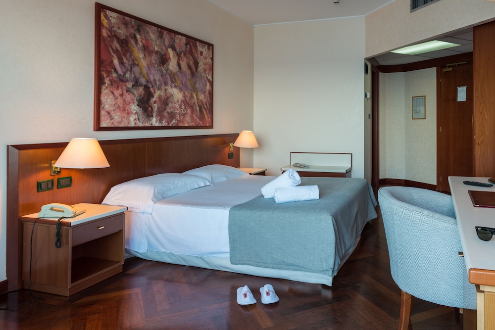 Splendid Hotel La Torre — Hotel rooms in Palermo, Sicily