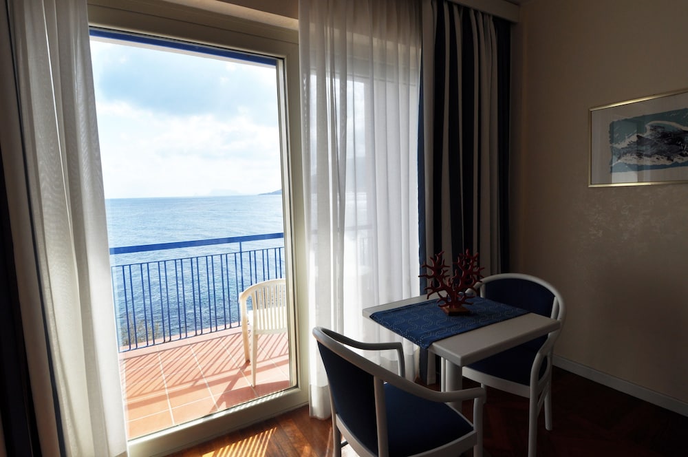 Splendid Hotel La Torre — Hotel rooms in Palermo, Sicily