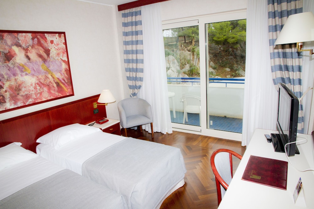Splendid Hotel La Torre — Hotel rooms in Palermo, Sicily