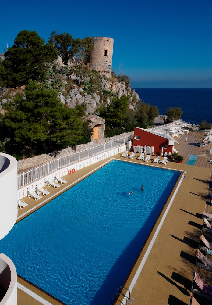 Splendid Hotel La Torre — Swimming pool in Palermo, Sicily