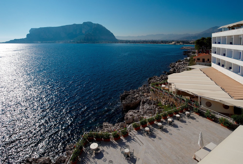 Splendid Hotel La Torre — Restaurant & bars in Palermo, Sicily