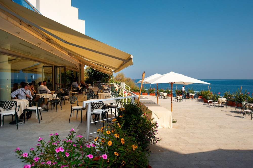 Splendid Hotel La Torre — Restaurant & bars in Palermo, Sicily