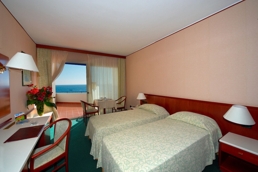 Splendid Hotel La Torre — Hotel rooms in Palermo, Sicily