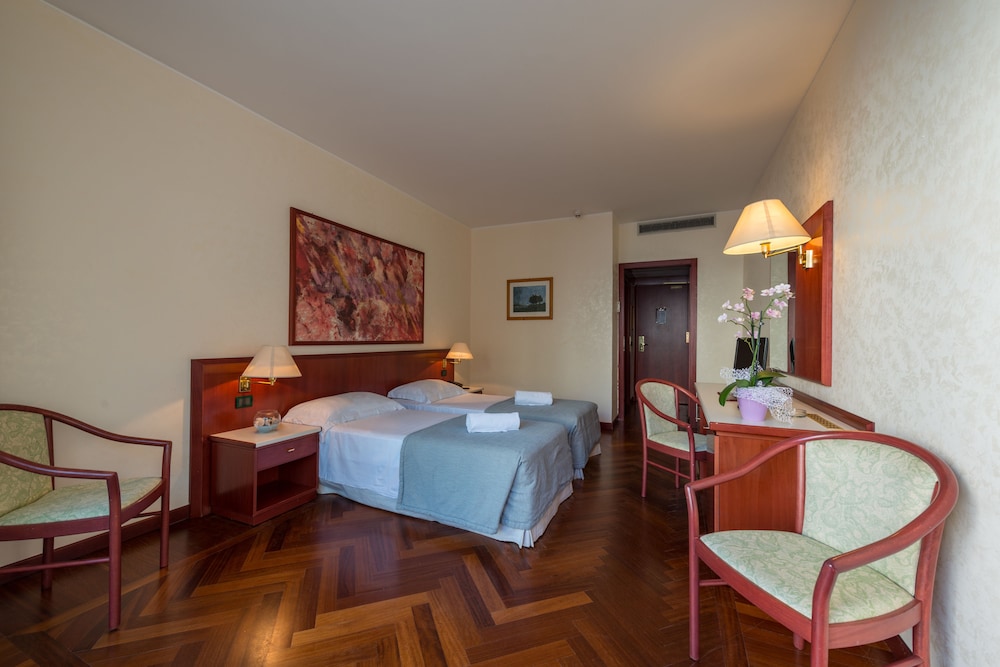 Splendid Hotel La Torre — Hotel rooms in Palermo, Sicily