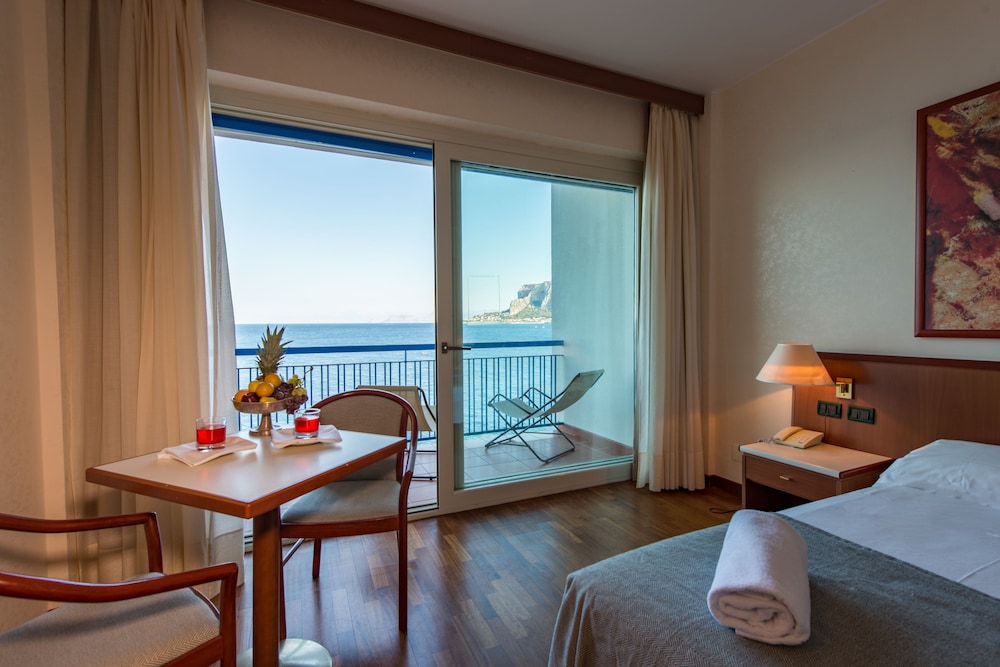 Splendid Hotel La Torre — Hotel rooms in Palermo, Sicily