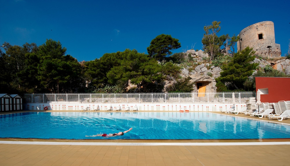 Splendid Hotel La Torre — Swimming pool in Palermo, Sicily