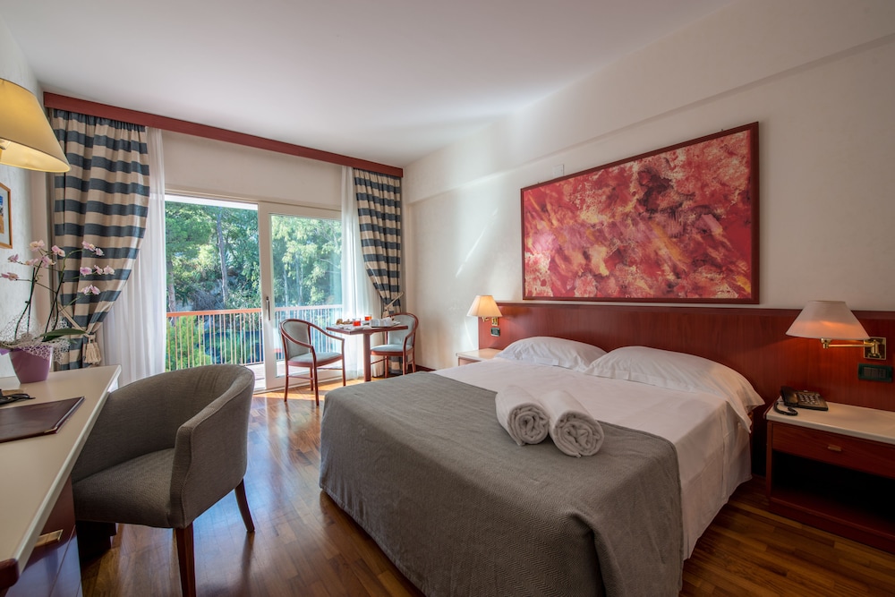 Splendid Hotel La Torre — Hotel rooms in Palermo, Sicily