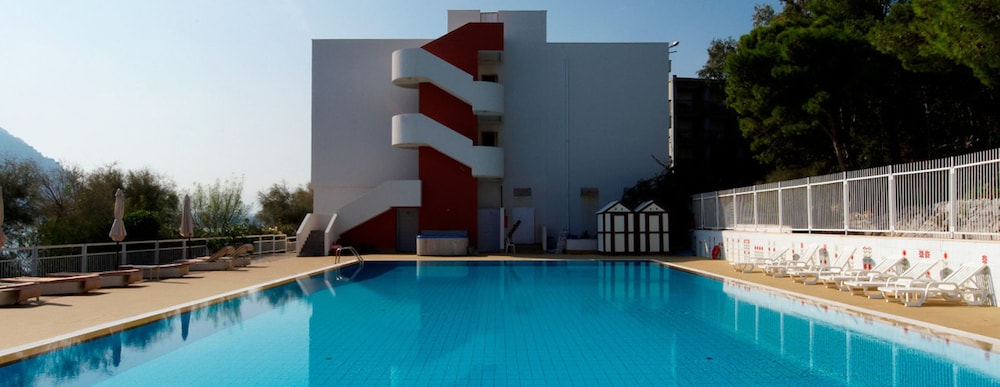 Splendid Hotel La Torre — Swimming pool in Palermo, Sicily