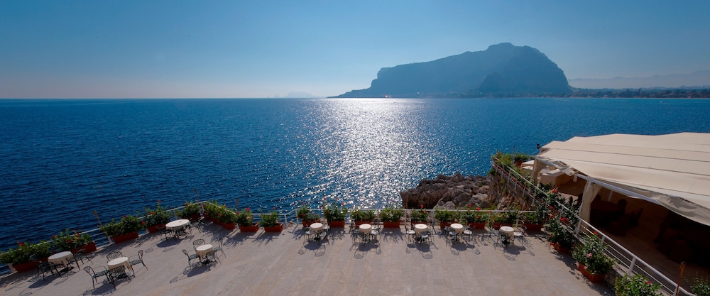 Splendid Hotel La Torre — Restaurant & bars in Palermo, Sicily