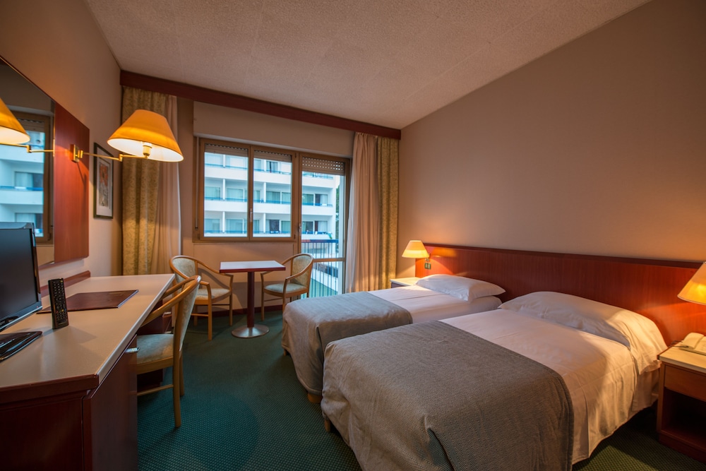 Splendid Hotel La Torre — Hotel rooms in Palermo, Sicily