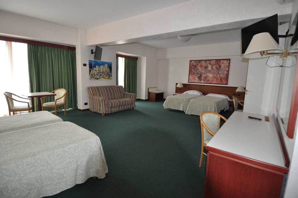 Splendid Hotel La Torre — Hotel rooms in Palermo, Sicily