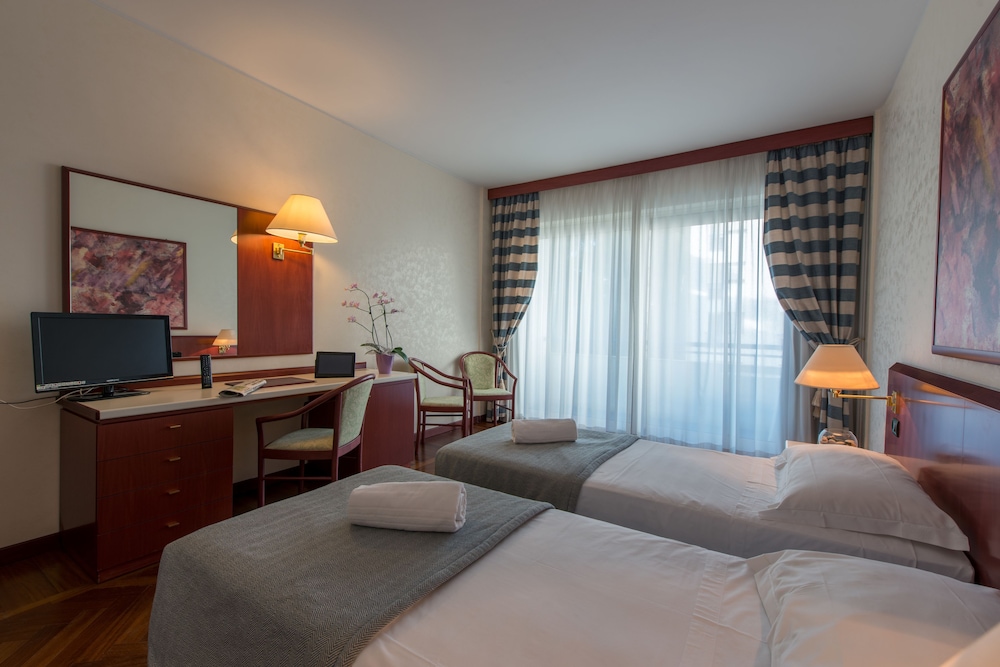 Splendid Hotel La Torre — Hotel rooms in Palermo, Sicily
