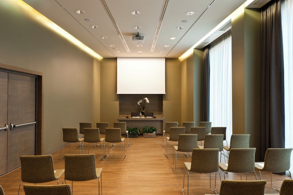 Starhotels E.c.ho. — Restaurant & bars in Milan, Lombardy
