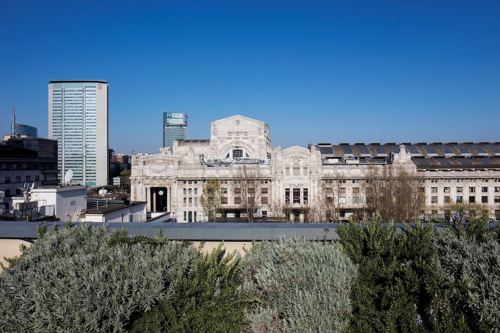 Starhotels E.c.ho. — Hotel building in Milan, Lombardy