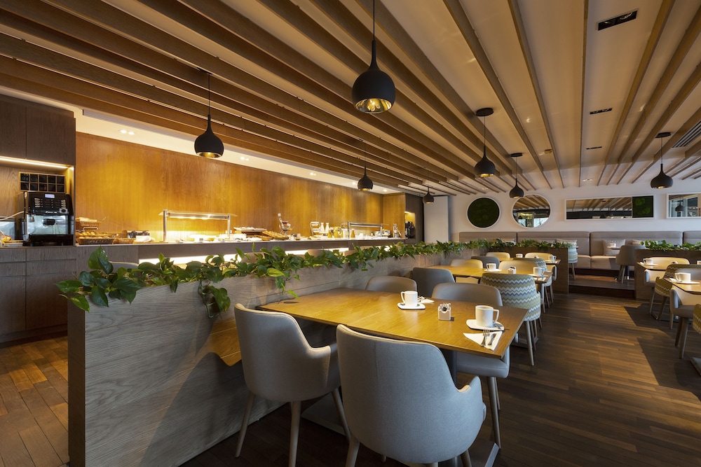 Hotel Aimia — Restaurant & bars in Puerto de Soller, Balearic Islands