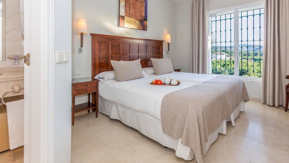 Ona Alanda Club Marbella — Hotel rooms in Marbella, Andalusia