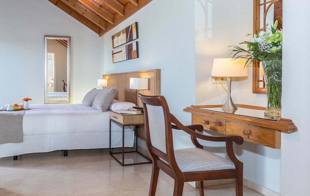 Ona Alanda Club Marbella — Hotel rooms in Marbella, Andalusia