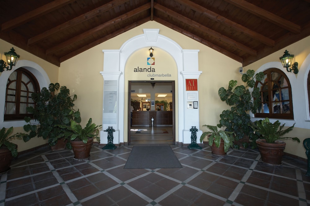 Ona Alanda Club Marbella — Hotel building in Marbella, Andalusia