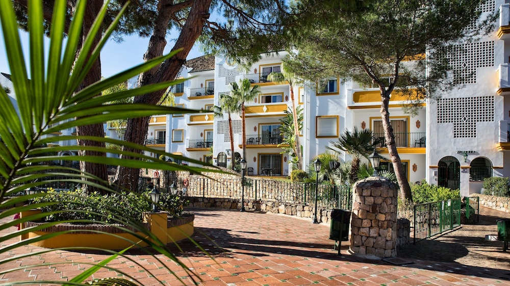 Ona Alanda Club Marbella — Hotel building in Marbella, Andalusia