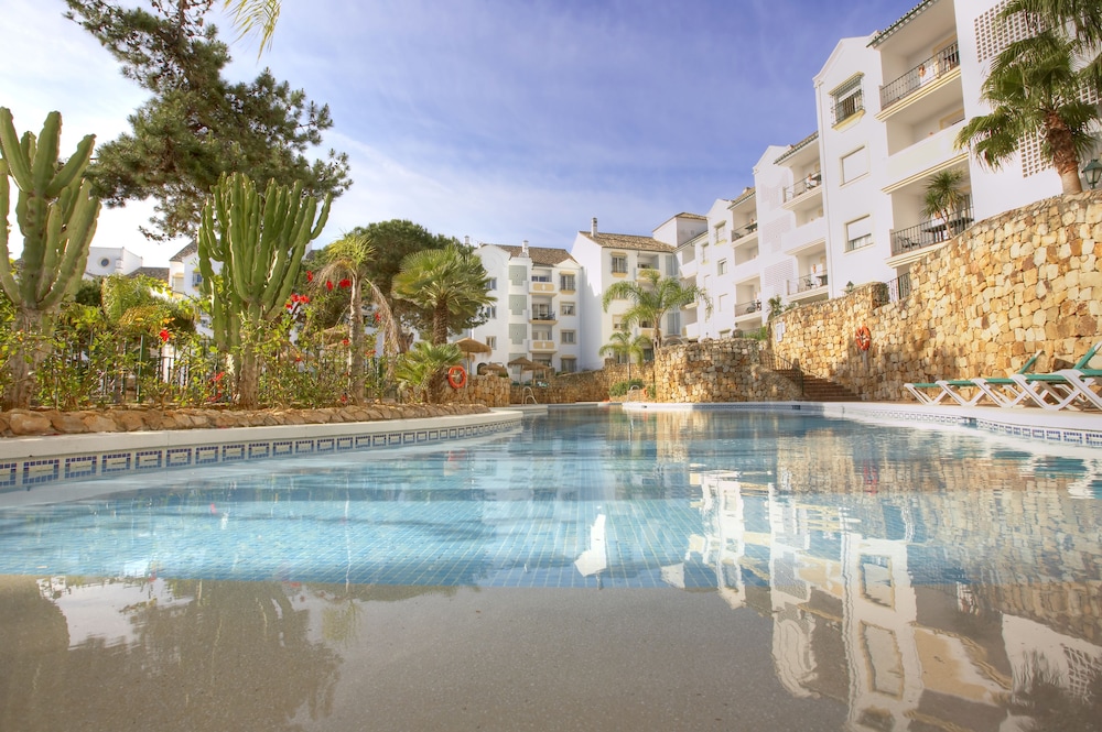 Ona Alanda Club Marbella — Swimming pool in Marbella, Andalusia
