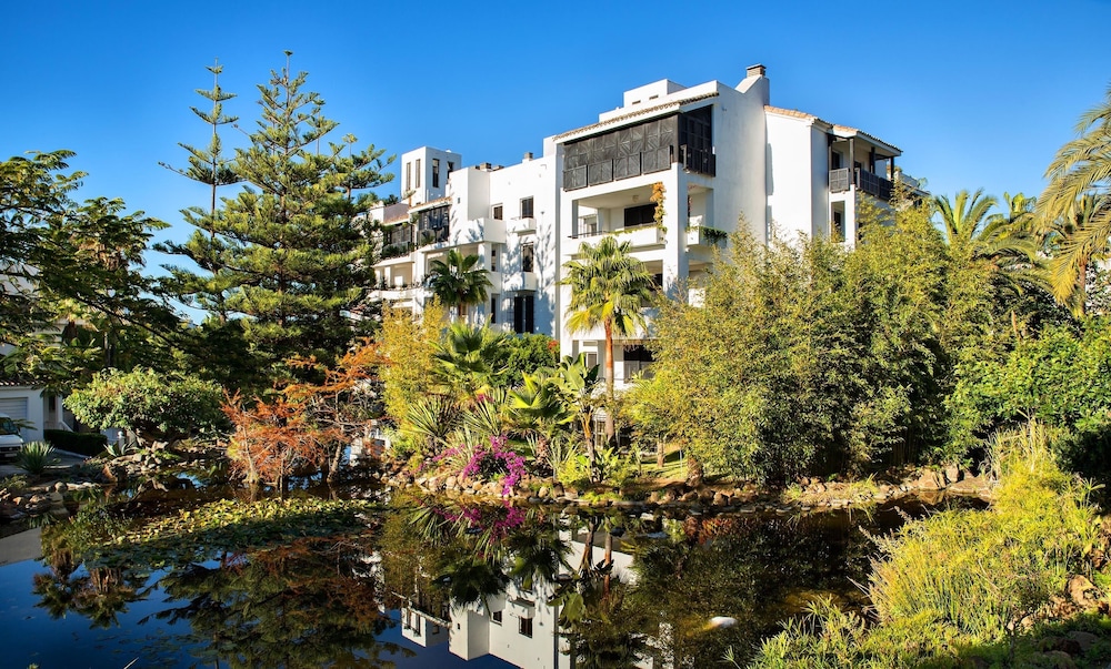 Ona Alanda Club Marbella — Hotel building in Marbella, Andalusia