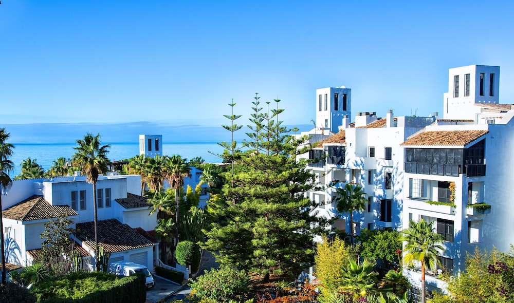Ona Alanda Club Marbella — Hotel building in Marbella, Andalusia