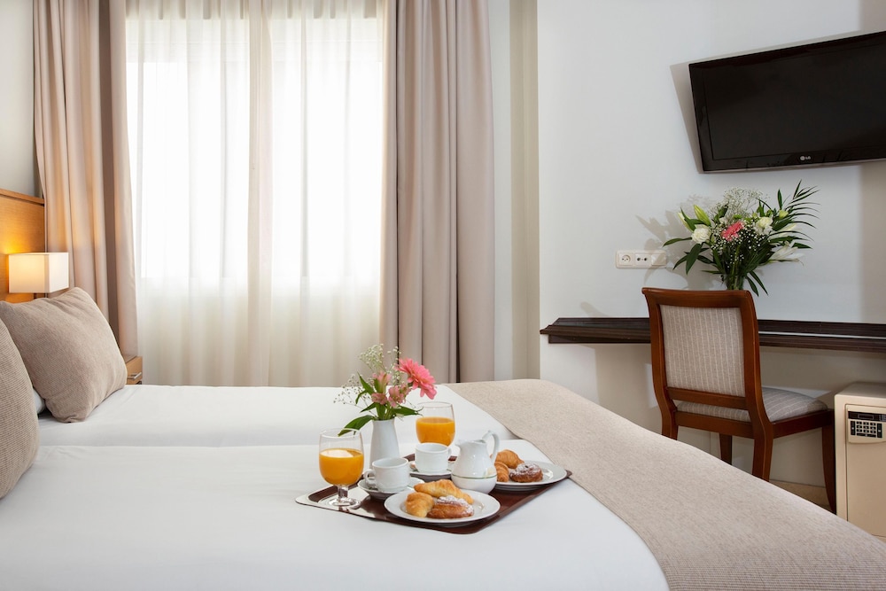 Ona Alanda Club Marbella — Hotel rooms in Marbella, Andalusia