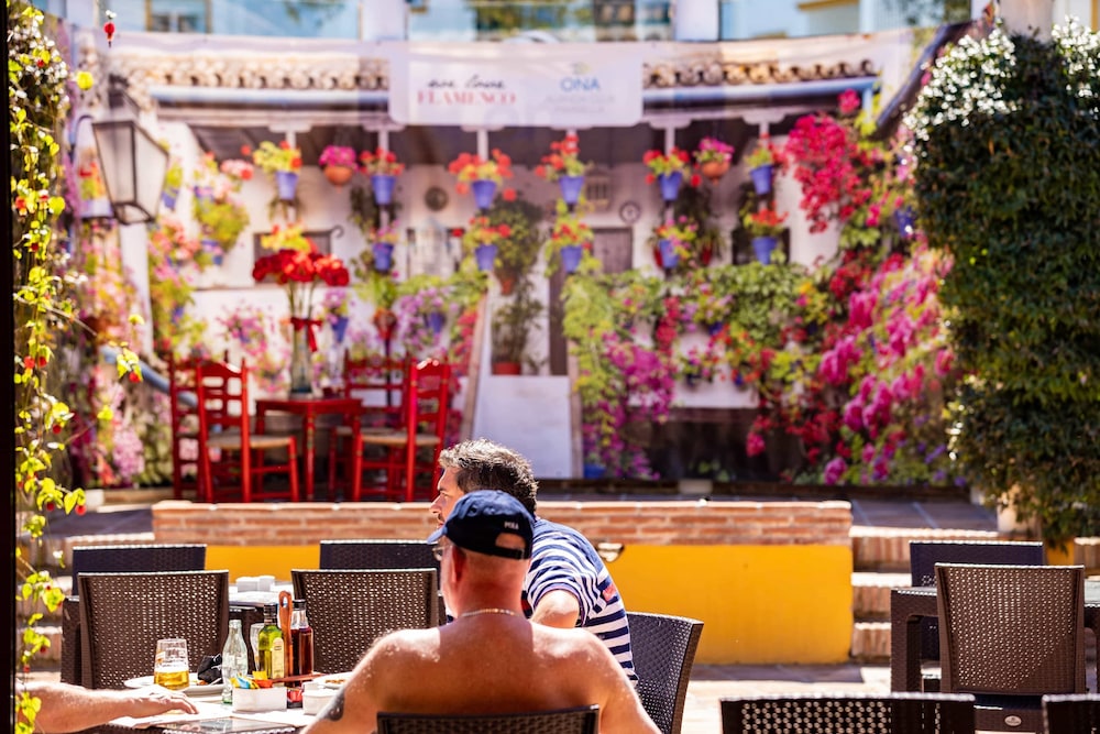 Ona Alanda Club Marbella — Restaurant & bars in Marbella, Andalusia