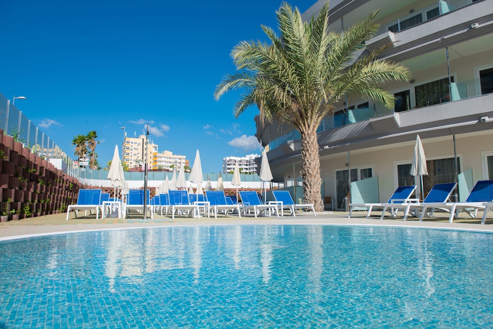 HL Suitehotel Playa del Inglés — Swimming pool in Playa del Ingles, Canary Islands