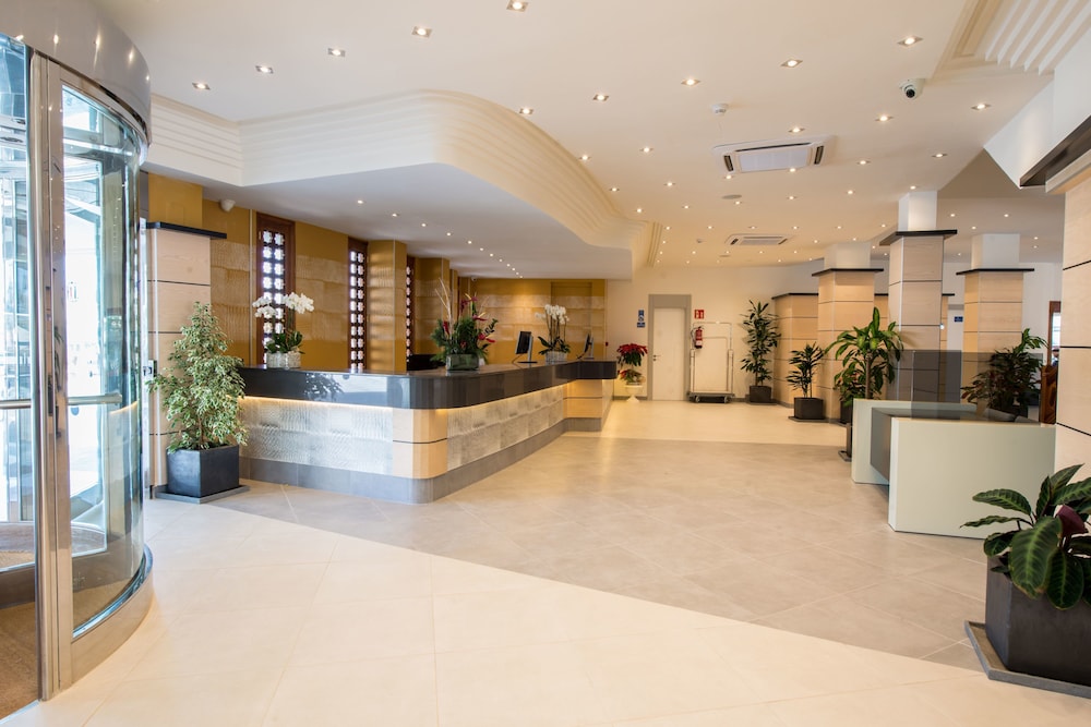 HL Suitehotel Playa del Inglés — Hotel building in Playa del Ingles, Canary Islands