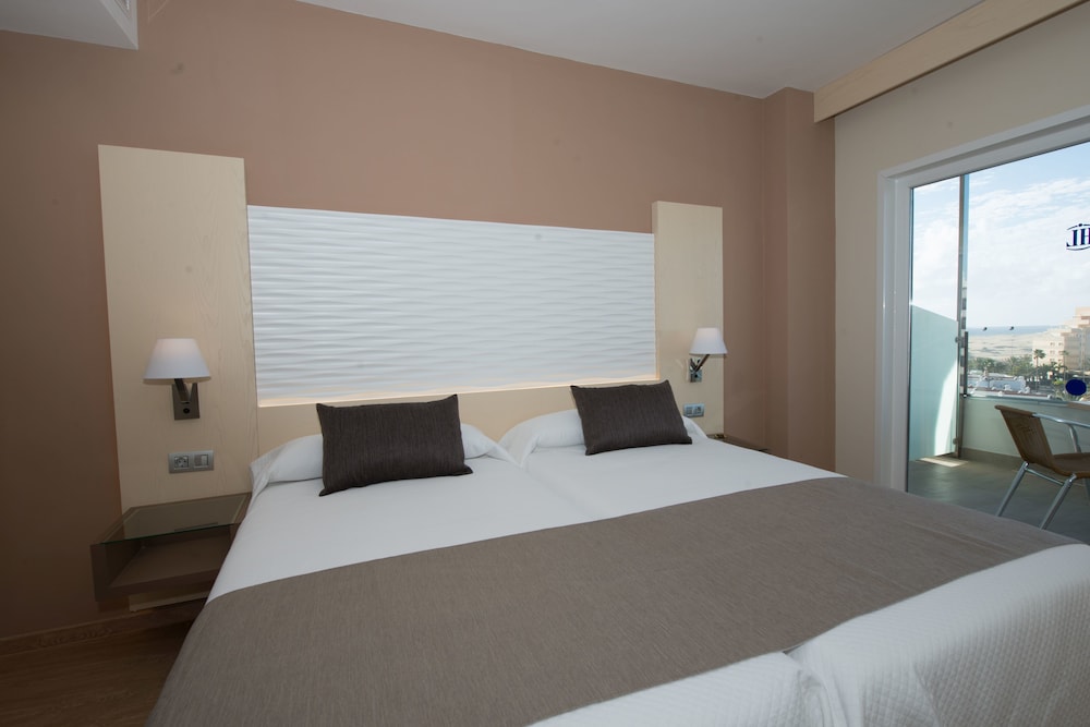 HL Suitehotel Playa del Inglés — Hotel rooms in Playa del Ingles, Canary Islands