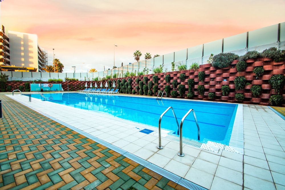 HL Suitehotel Playa del Inglés — Swimming pool in Playa del Ingles, Canary Islands