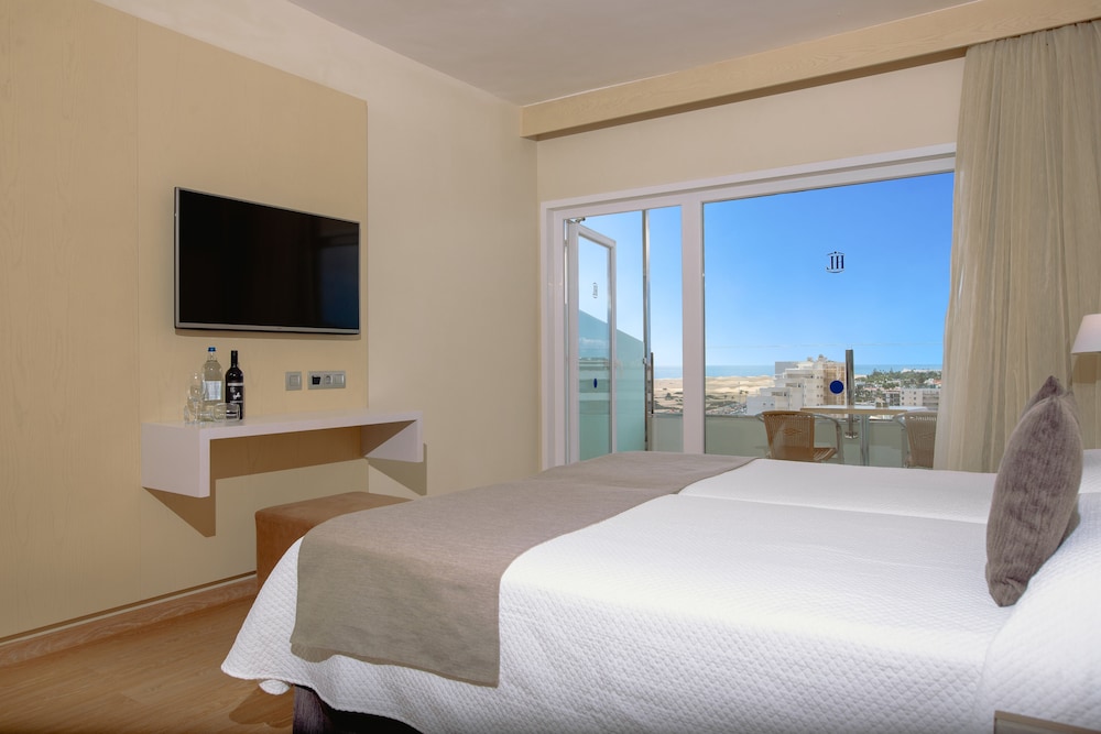 HL Suitehotel Playa del Inglés — Hotel rooms in Playa del Ingles, Canary Islands