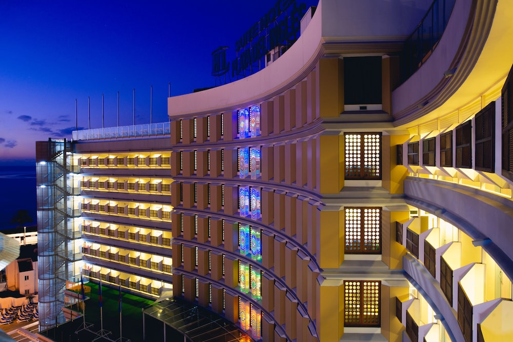 HL Suitehotel Playa del Inglés — Hotel building in Playa del Ingles, Canary Islands