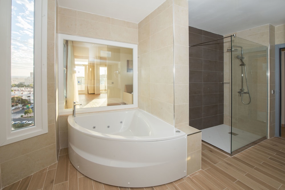 HL Suitehotel Playa del Inglés — Hotel rooms in Playa del Ingles, Canary Islands