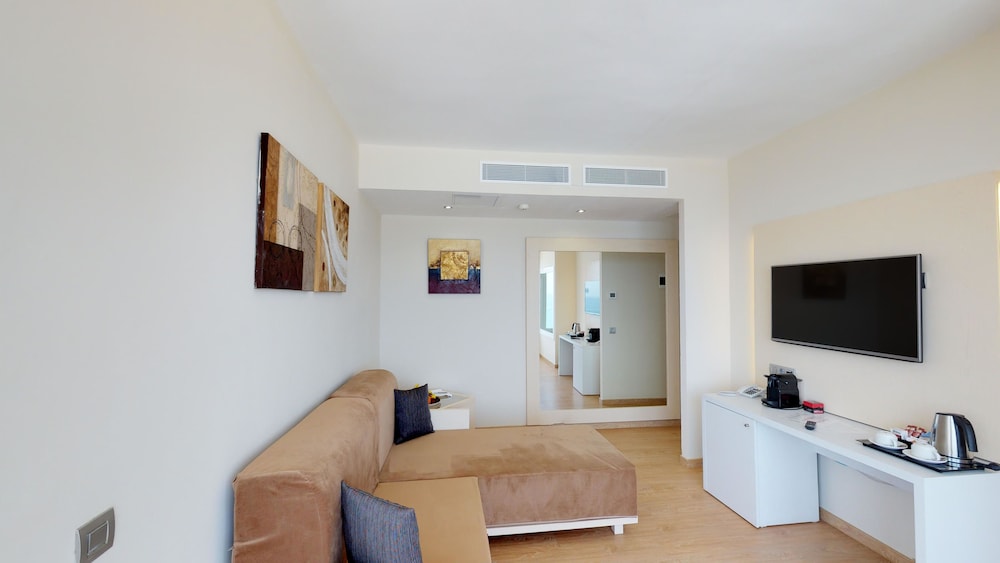 HL Suitehotel Playa del Inglés — Hotel rooms in Playa del Ingles, Canary Islands