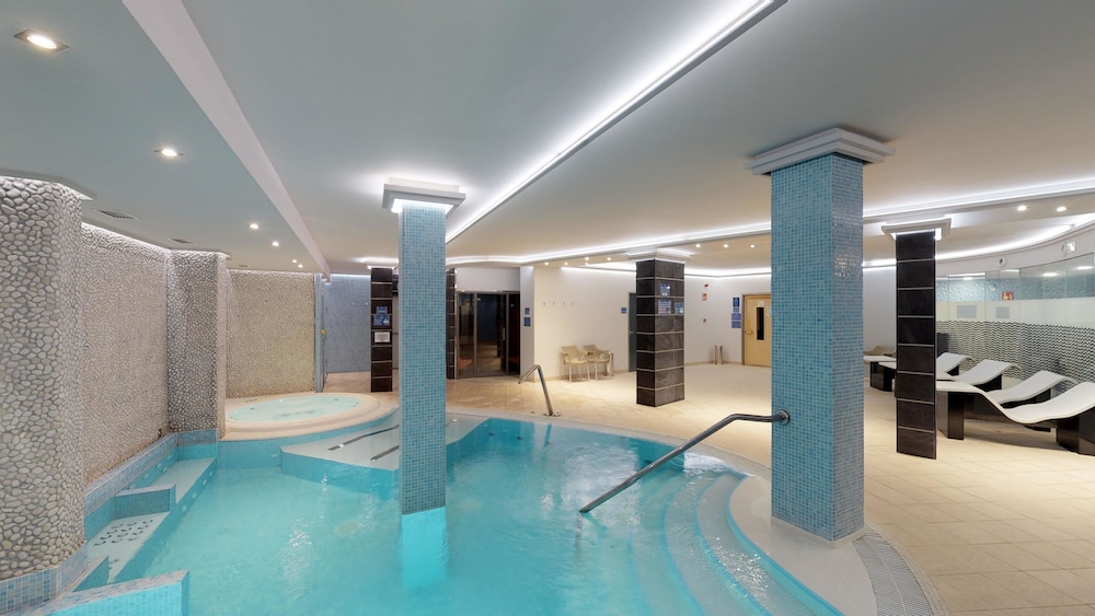 HL Suitehotel Playa del Inglés — Swimming pool in Playa del Ingles, Canary Islands