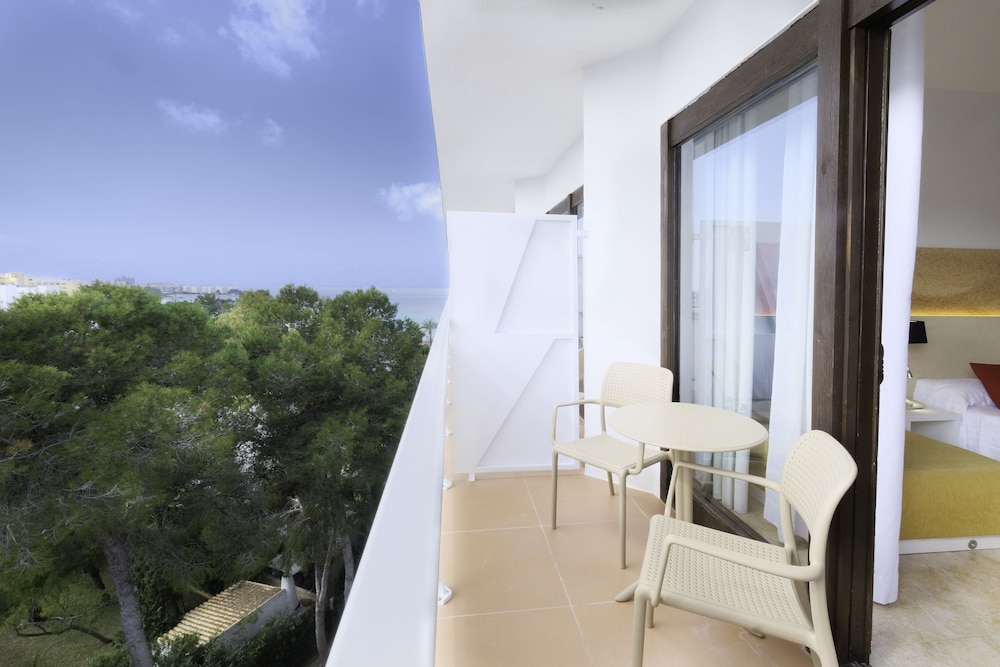 azuLine Hotel Bergantín — Hotel rooms in San Antonio, Balearic Islands