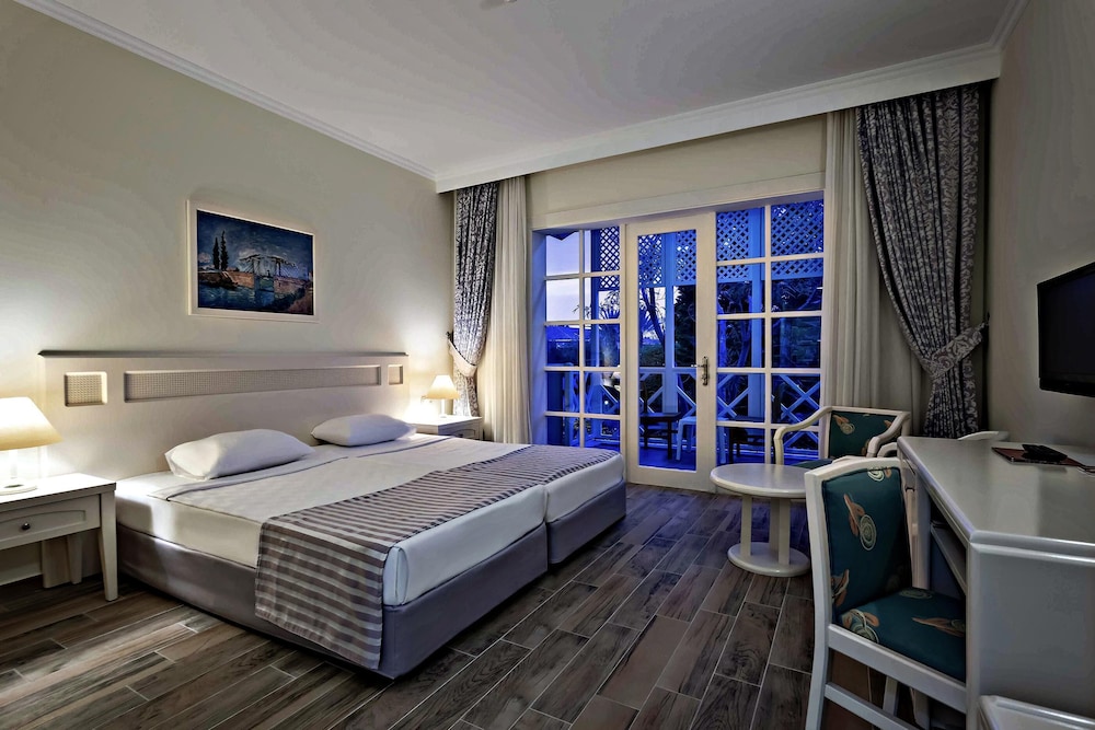 Asteria Family Resort Side (Ex. Euphoria Palm Beach) — Rooms in Manavgat