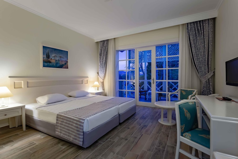 Asteria Family Resort Side (Ex. Euphoria Palm Beach) — Rooms in Manavgat