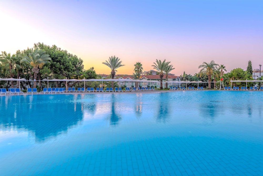 Asteria Family Resort Side (Ex. Euphoria Palm Beach) — Pool in Manavgat