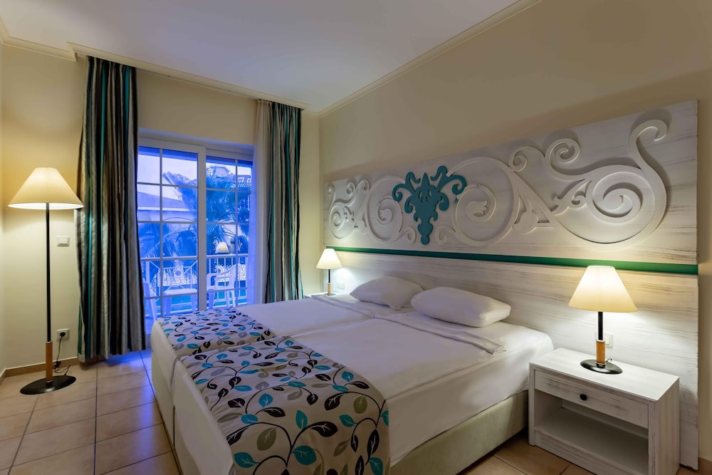 Asteria Family Resort Side (Ex. Euphoria Palm Beach) — Rooms in Manavgat