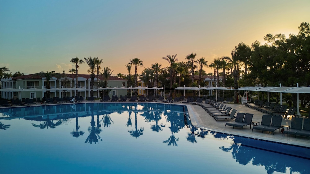 Asteria Family Resort Side (Ex. Euphoria Palm Beach) — Pool in Manavgat