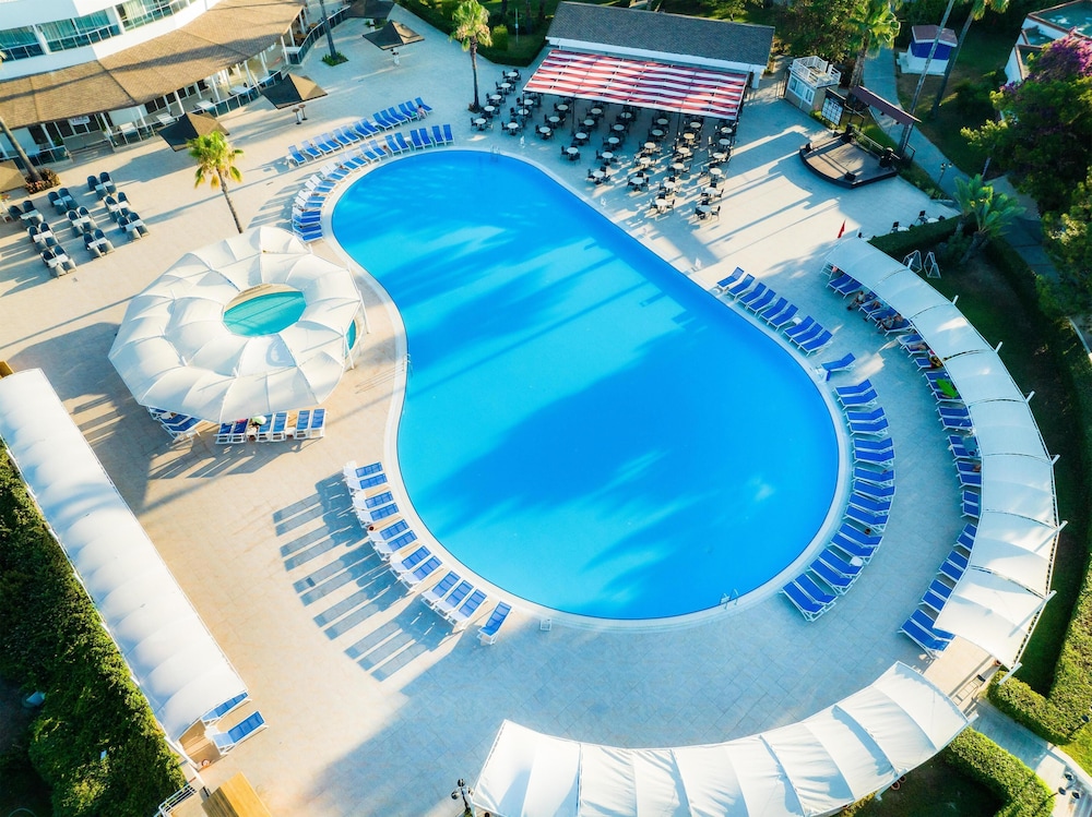 Asteria Family Resort Side (Ex. Euphoria Palm Beach) — Pool in Manavgat