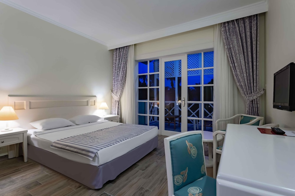 Asteria Family Resort Side (Ex. Euphoria Palm Beach) — Rooms in Manavgat