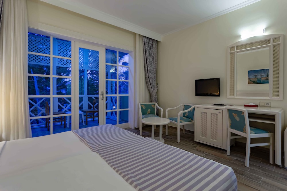 Asteria Family Resort Side (Ex. Euphoria Palm Beach) — Rooms in Manavgat
