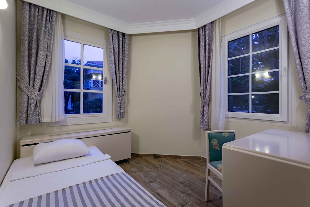 Asteria Family Resort Side (Ex. Euphoria Palm Beach) — Rooms in Manavgat