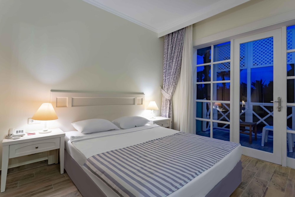 Asteria Family Resort Side (Ex. Euphoria Palm Beach) — Rooms in Manavgat